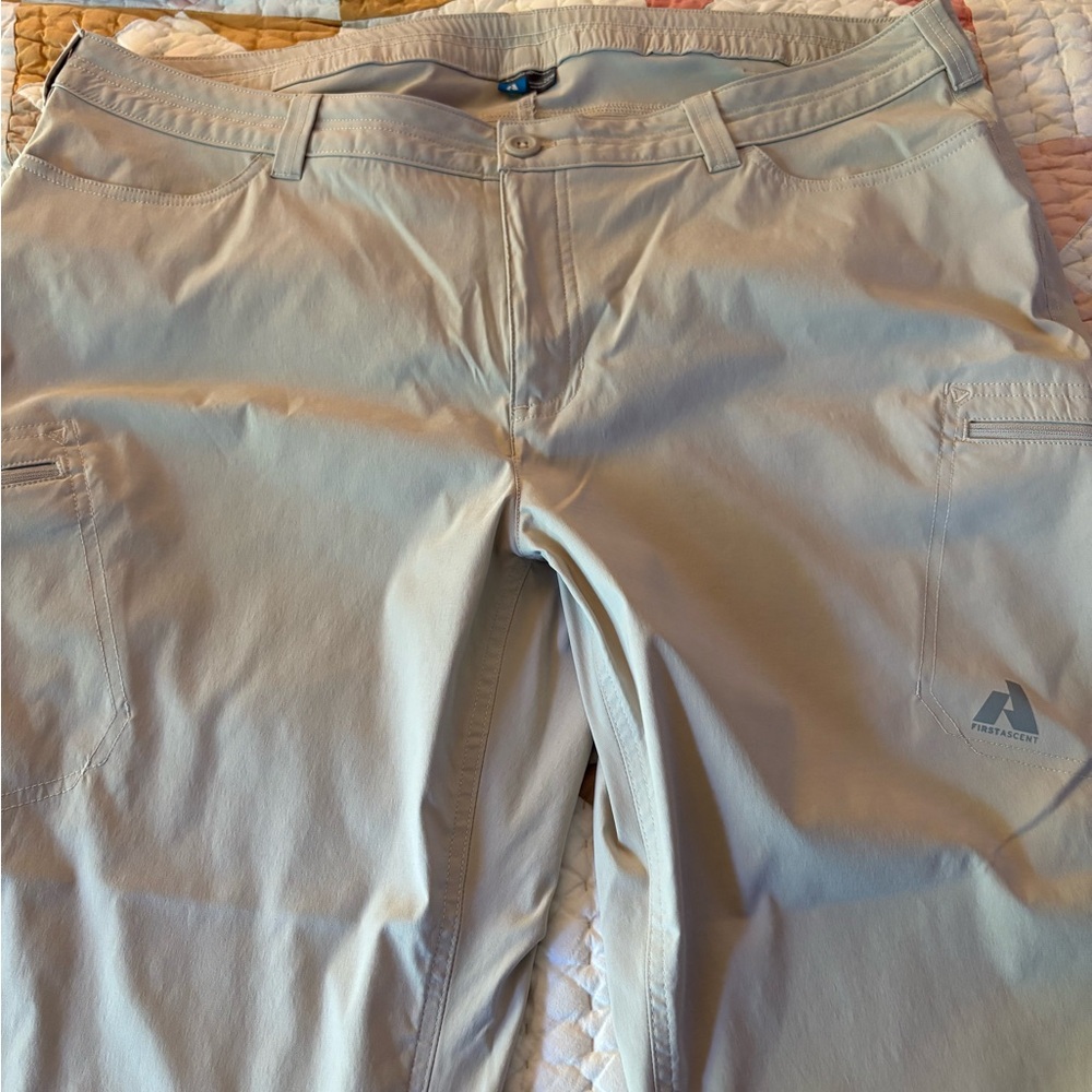 Eddie Bauer FIRST ASCENT
Women's Guide Pro Capris - Picture 3 of 4